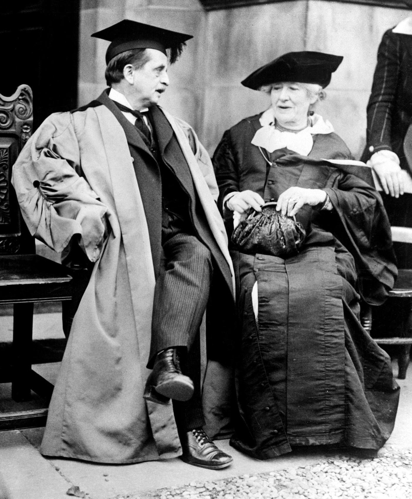 Sir Jm Barrie With Ellen Terry At St. Andrews University.