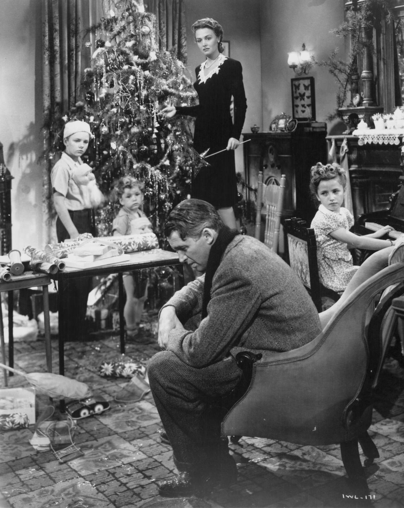 Donna Reed And James Stewart In 'It'S A Wonderful Life', 1946, With Child Actors Larry Simms, Jimmy Hawkins, And Carol Coombs.
