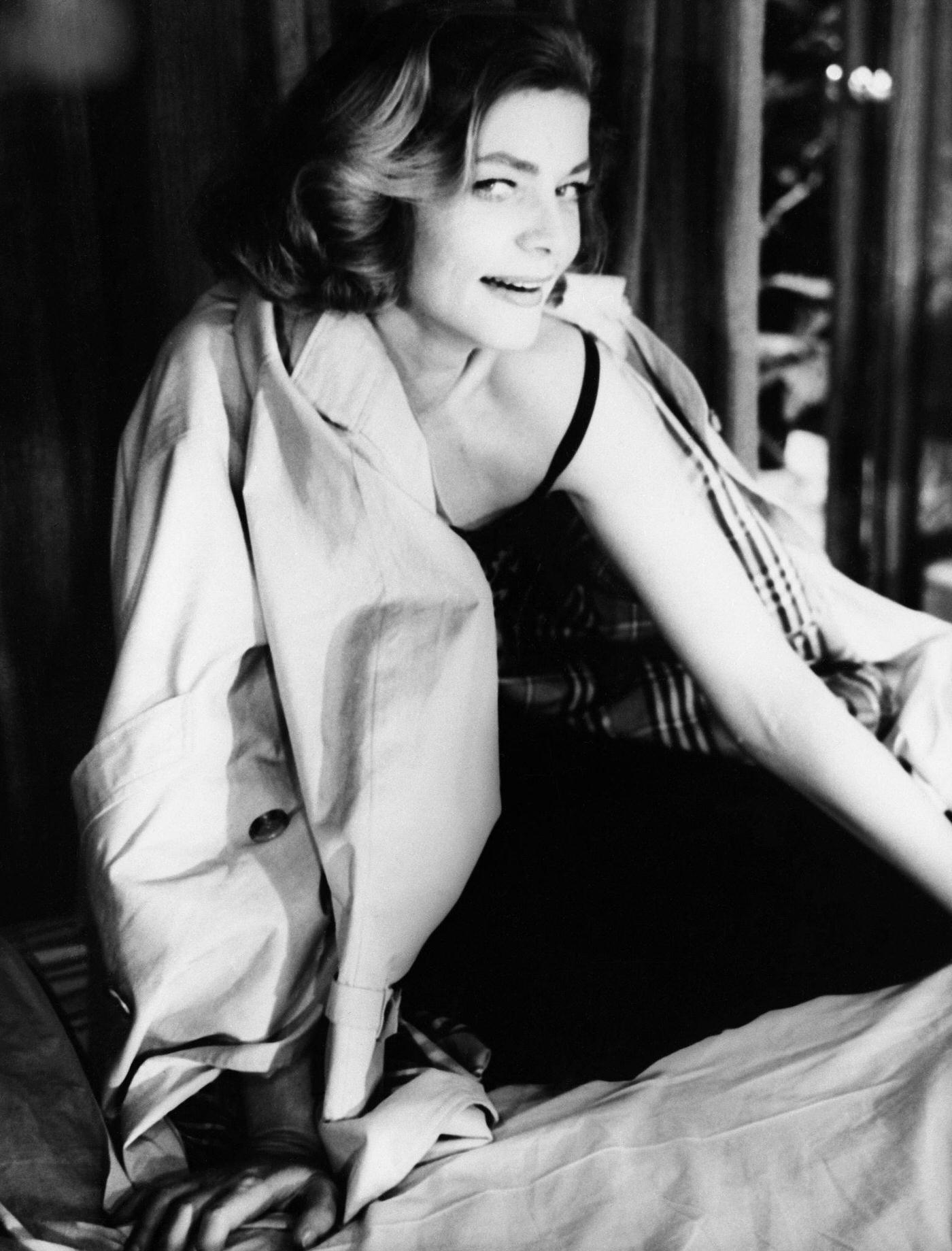 Lauren Bacall In The Titular Role Of &Amp;Quot;Goodbye Charlie&Amp;Quot; At The Lyceum Theater On Broadway In The Usa During The 1959-1960 Season.