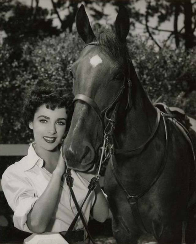 Elizabeth Taylor Shines In 'The Girl Who Had Everything' (1953)