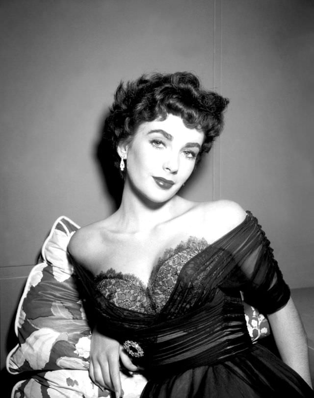Elizabeth Taylor Shines In 'The Girl Who Had Everything' (1953)