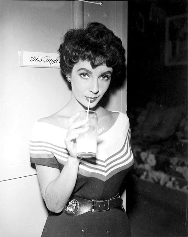 Elizabeth Taylor Shines In 'The Girl Who Had Everything' (1953)