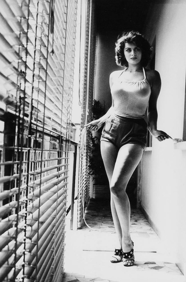 Sophia Loren In Fishnet Stockings And Shorts - A David Seymour Masterpiece, 1955