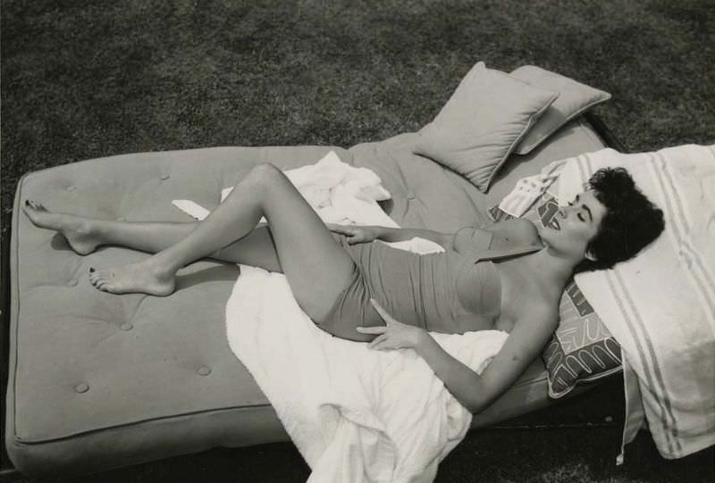 Elizabeth Taylor In The Girl Who Had Everything