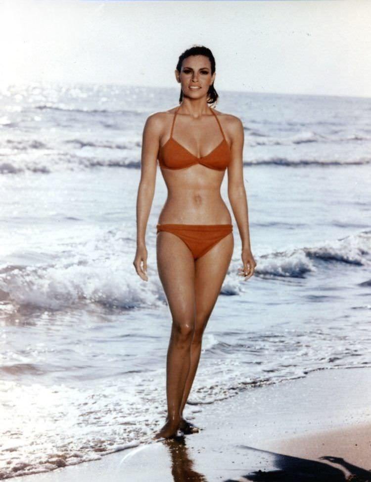 Raquel Welch'S Sexiest Photos: From Hollywood Icon To Legendary Bombshell