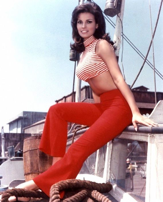 Raquel Welch'S Sexiest Photos: From Hollywood Icon To Legendary Bombshell