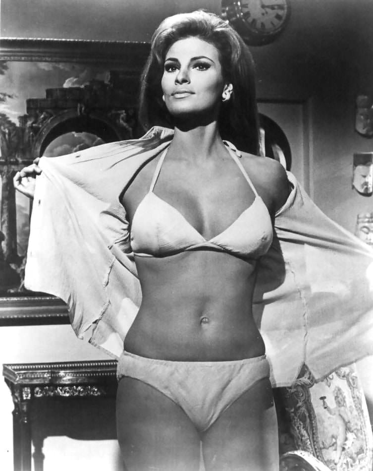Raquel Welch'S Sexiest Photos: From Hollywood Icon To Legendary Bombshell