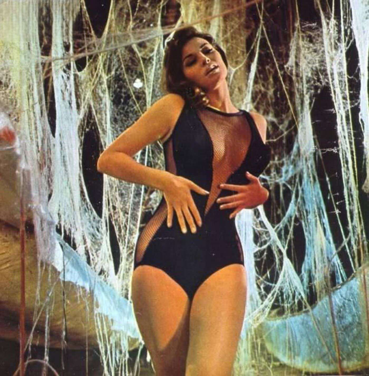 Raquel Welch'S Sexiest Photos: From Hollywood Icon To Legendary Bombshell