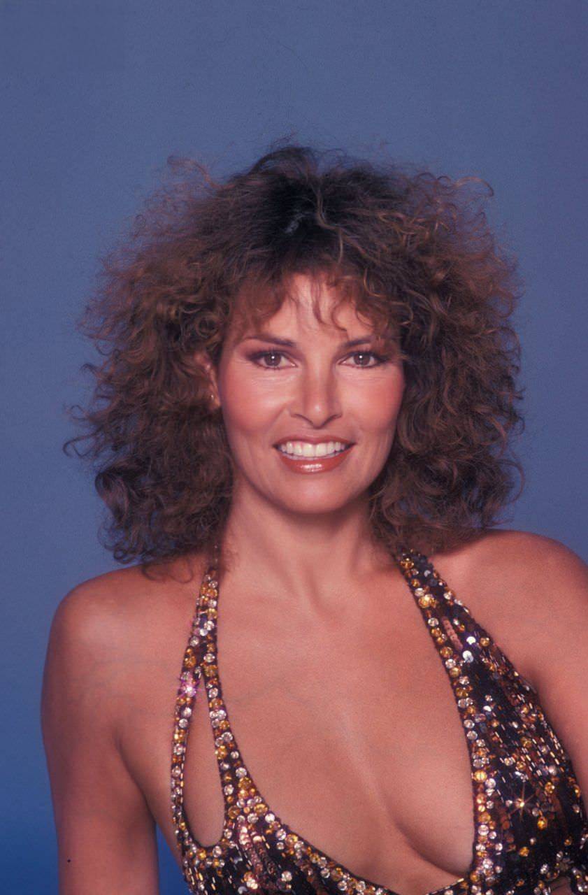 Raquel Welch'S Sexiest Photos: From Hollywood Icon To Legendary Bombshell