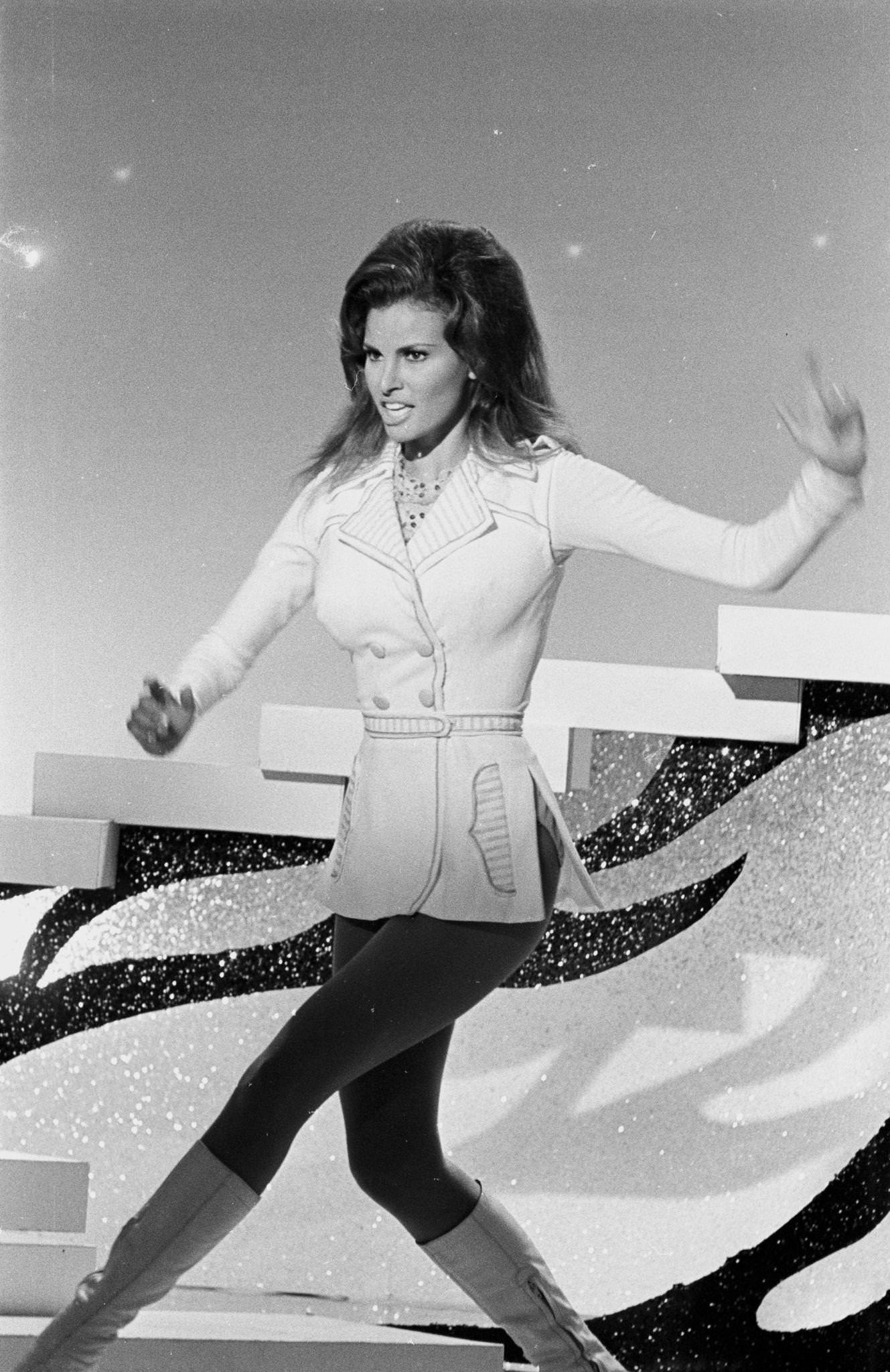 Mesmerizing Photo Showcasing The Irresistible Charm Of Raquel Welch.