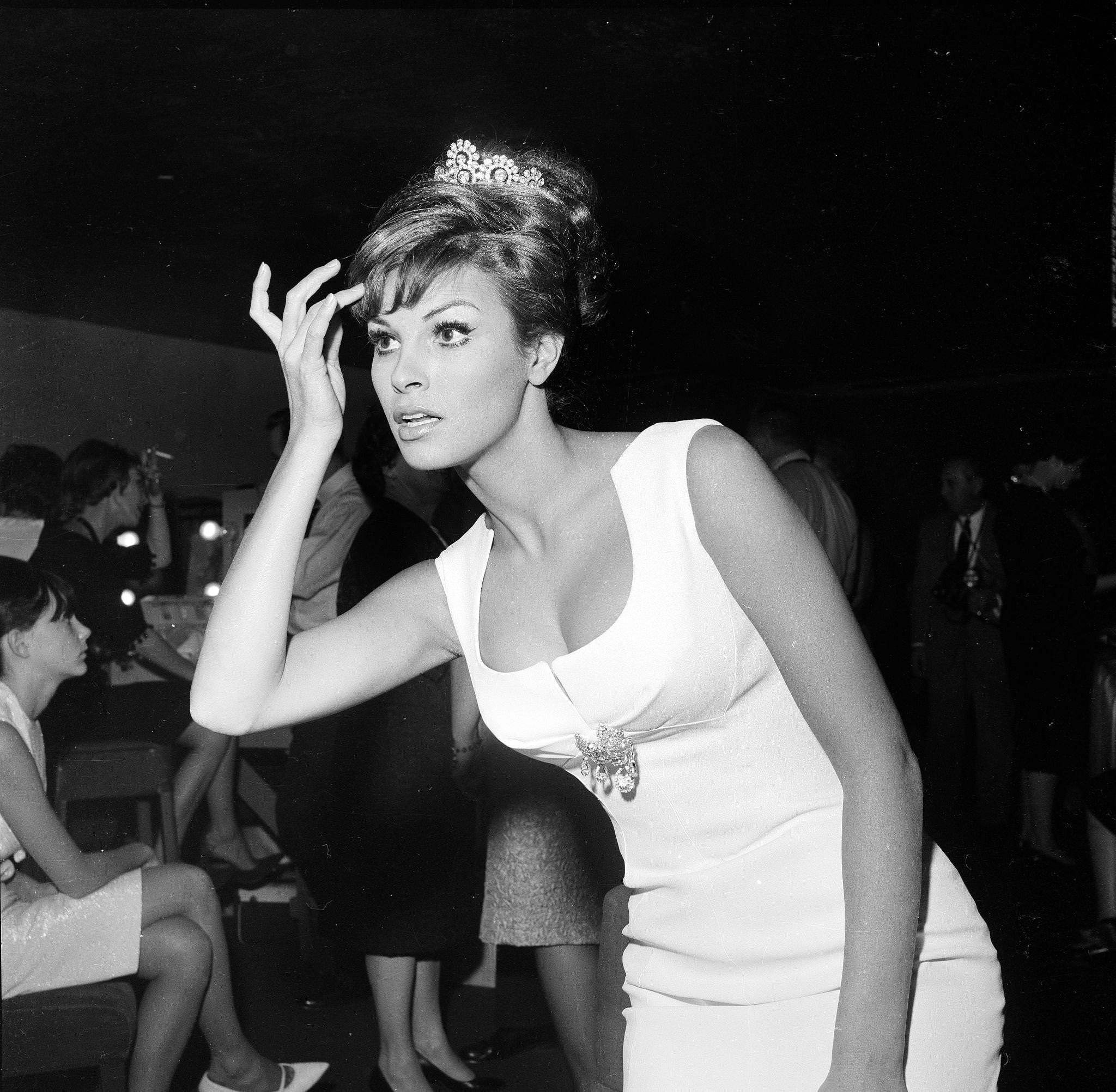 Raquel Welch Attending An Event In Los Angeles, Ca, 1962.