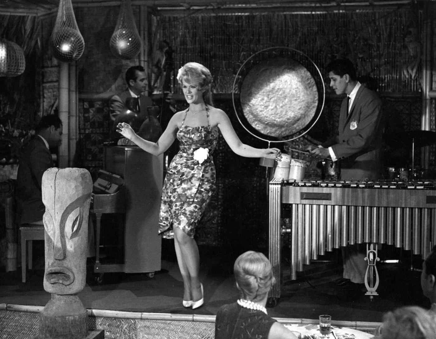 Singer And Actress Connie Stevens Performing On A Set At Warner Brothers, Circa 1960