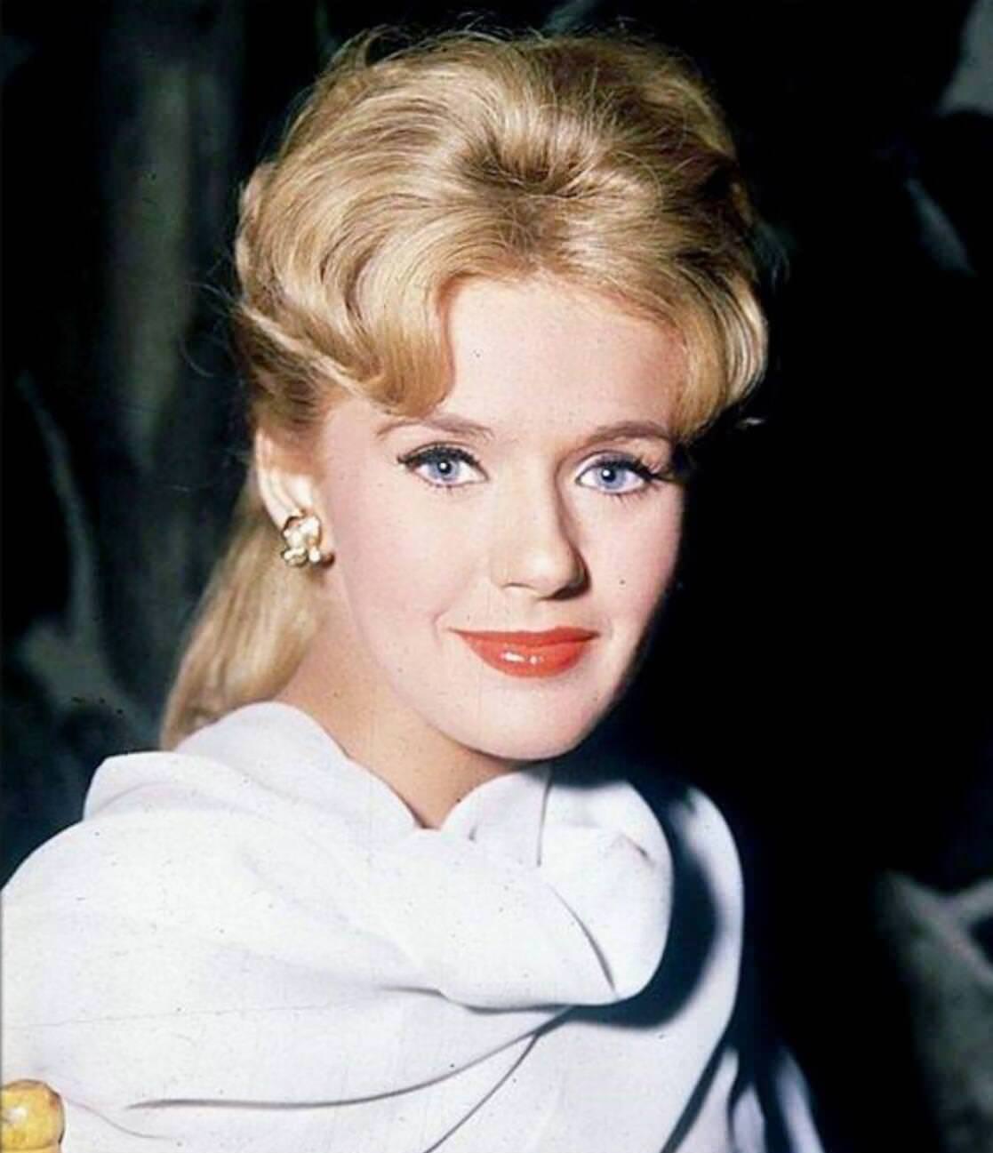 Connie Stevens: Hollywood's Sweetheart - A Life in the Spotlight and ...