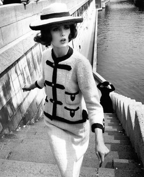 Dorothea Mcgowan In A White And Navy Tweed Suit By Chanel In Paris, 1960