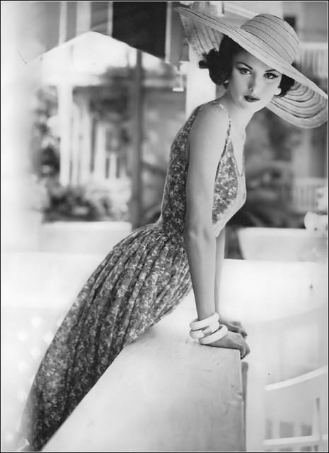 Dorothea Mcgowan In Larkspur-Printed Dacron-Cotton Day-Dress By Vera Maxwell, Nassau, Vogue, 1960