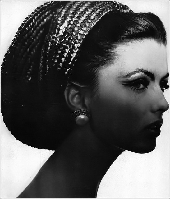 Dorothea Mcgowan In Bright Green Swiss Braid Straw Beret By Guy Laroche, Vogue, 1962