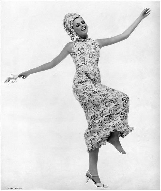 Dorothea Mcgowan In Porthault Linen Dress Of Blue, Green And Red Flowers By Maurice Rentner, Harper'S Bazaar, 1963