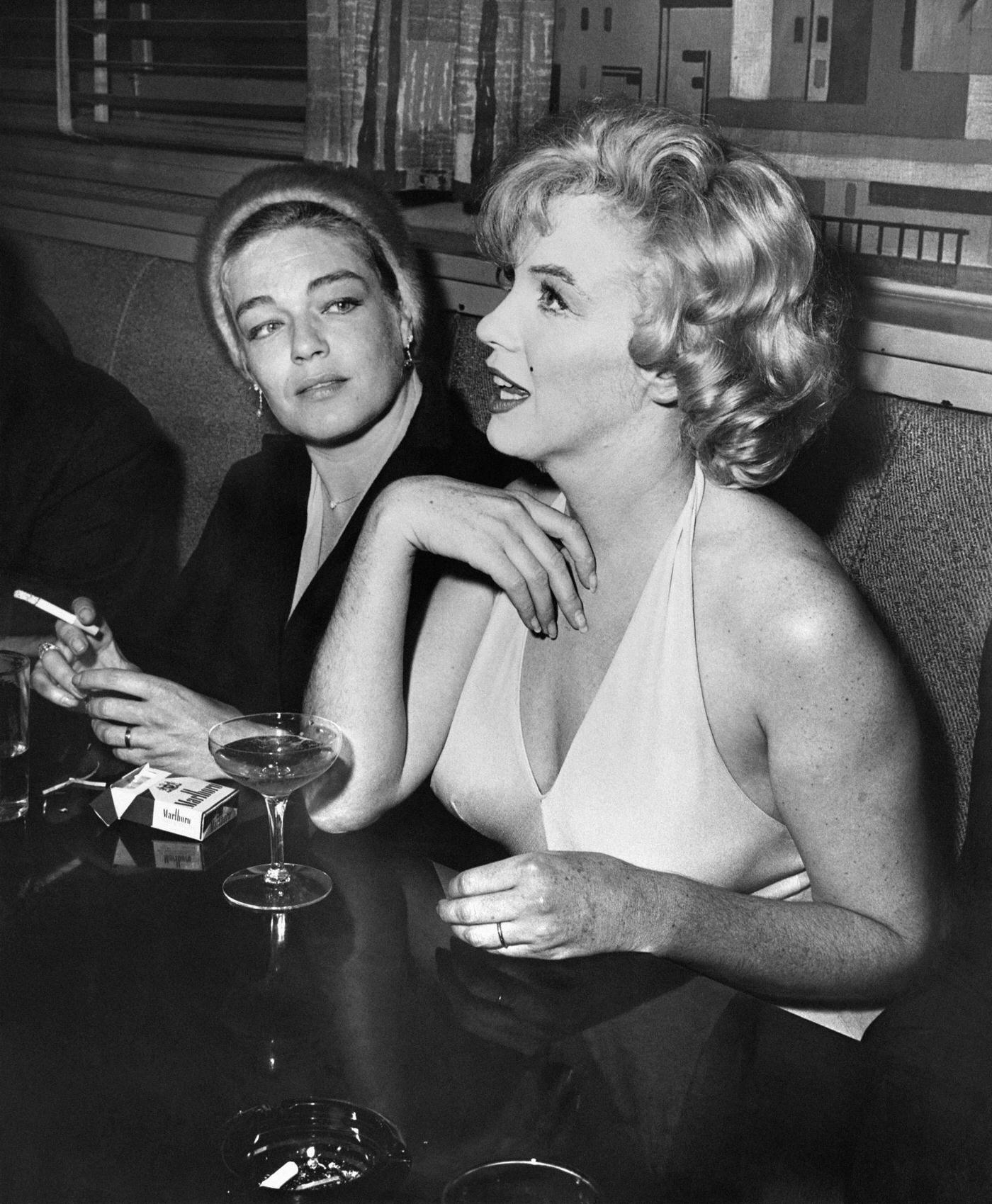 Simone Signoret And American Star Marilyn Monroe Chat In Hollywood, Discussing The Upcoming Film &Amp;Quot;Let'S Make Love&Amp;Quot; With Yves Montand, 1960.