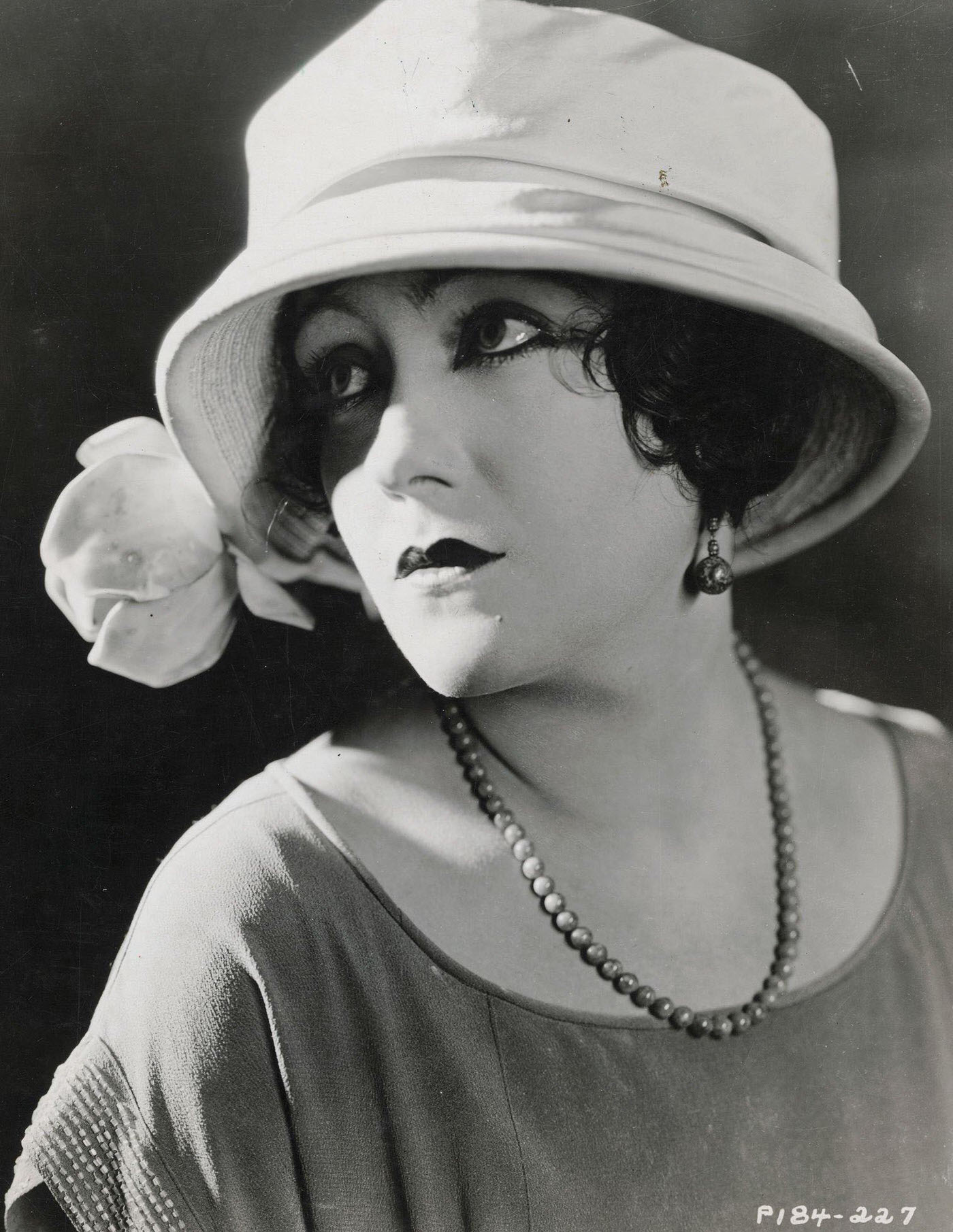 Gloria Swanson, Wearing A White Hat.
