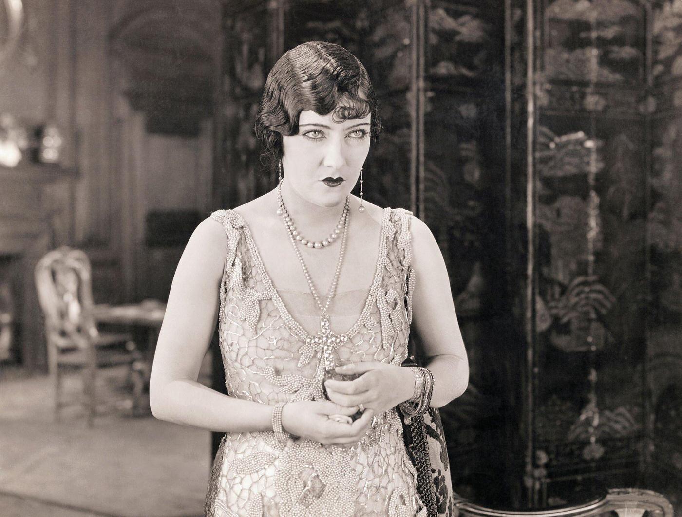 Gloria Swanson In A Movie Still From &Amp;Quot;Beyond The Rocks&Amp;Quot; .