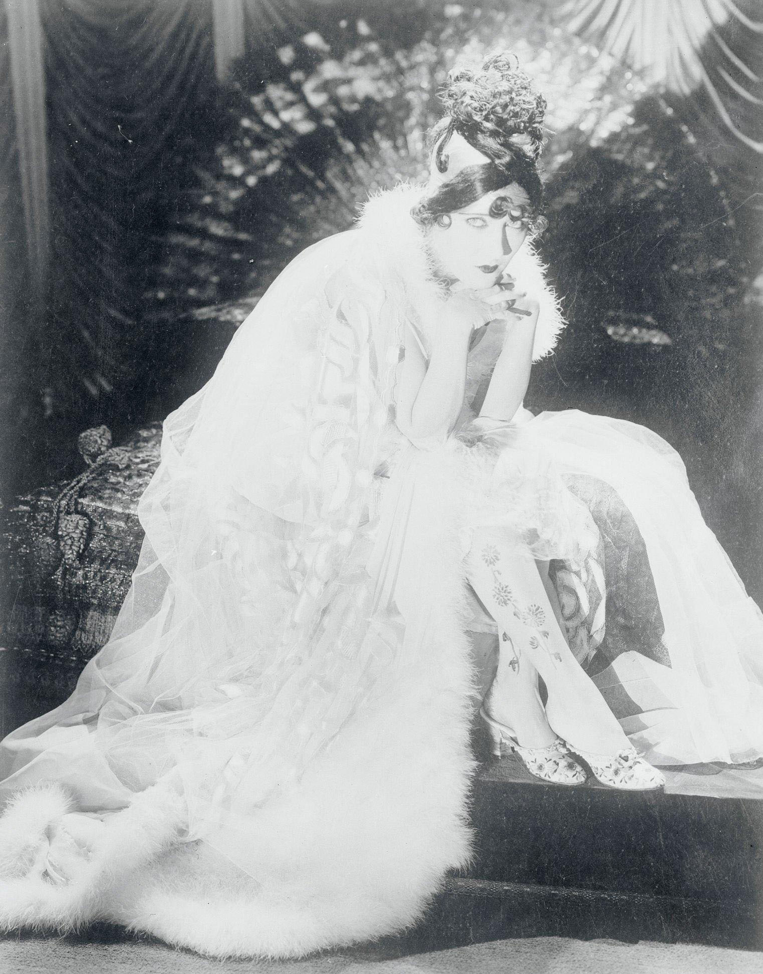 Gloria Swanson Wearing New Beach Attire, 1922.