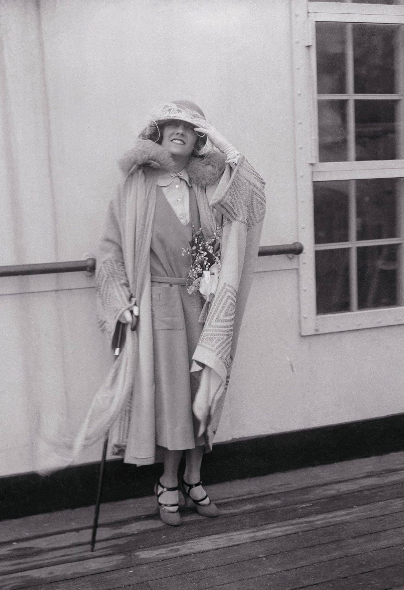 Gloria Swanson Boarding Ss Homeric, 1922.
