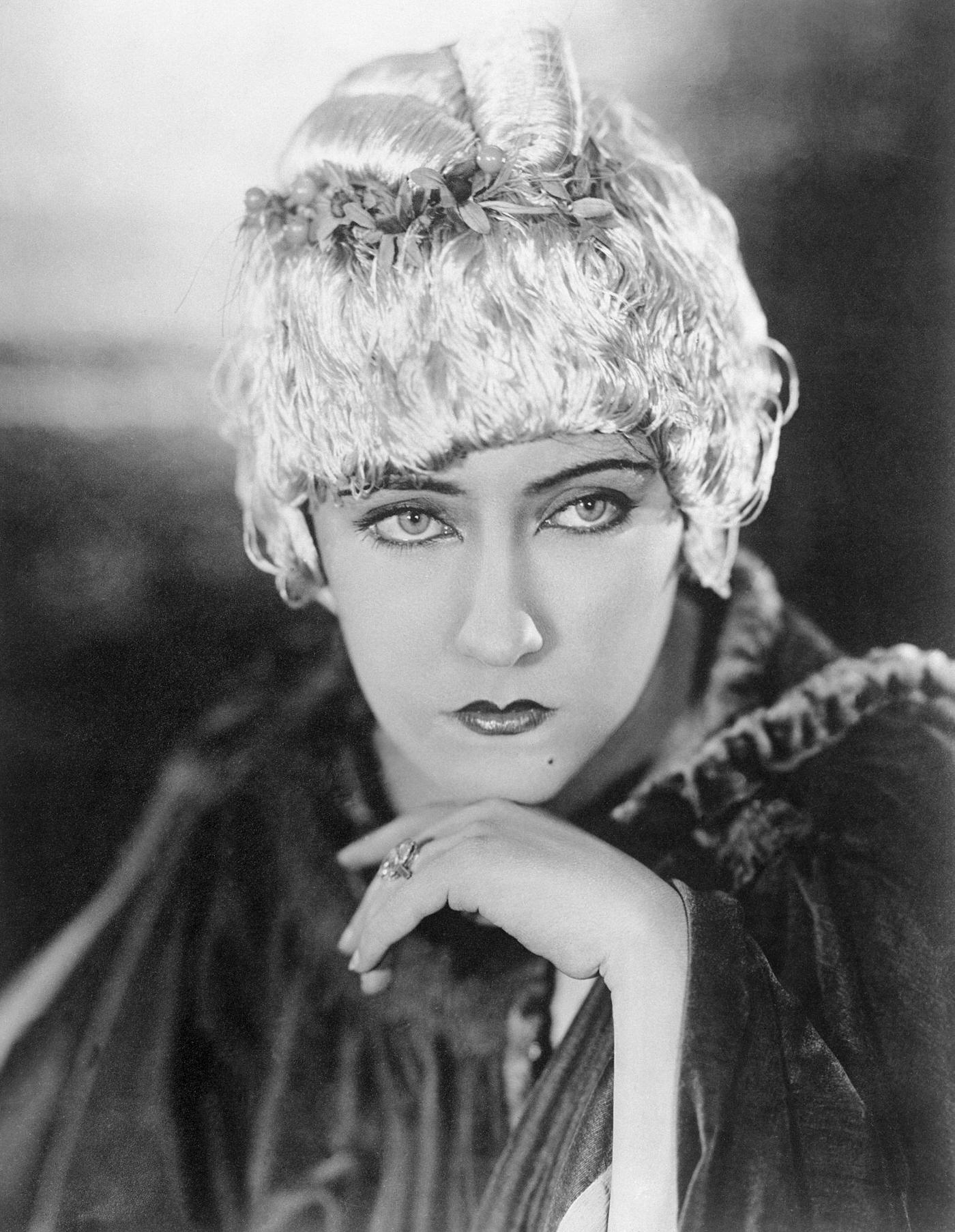 Gloria Swanson Wearing An Exquisite Headdress, 1922.
