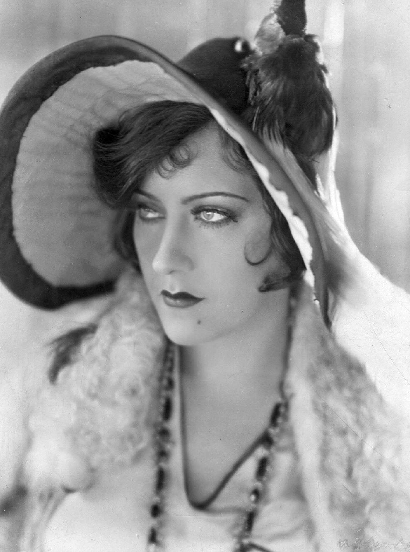 Gloria Swanson, Leading Lady Of The Silent Screen, Started As A Mack Sennett Bathing Beauty.