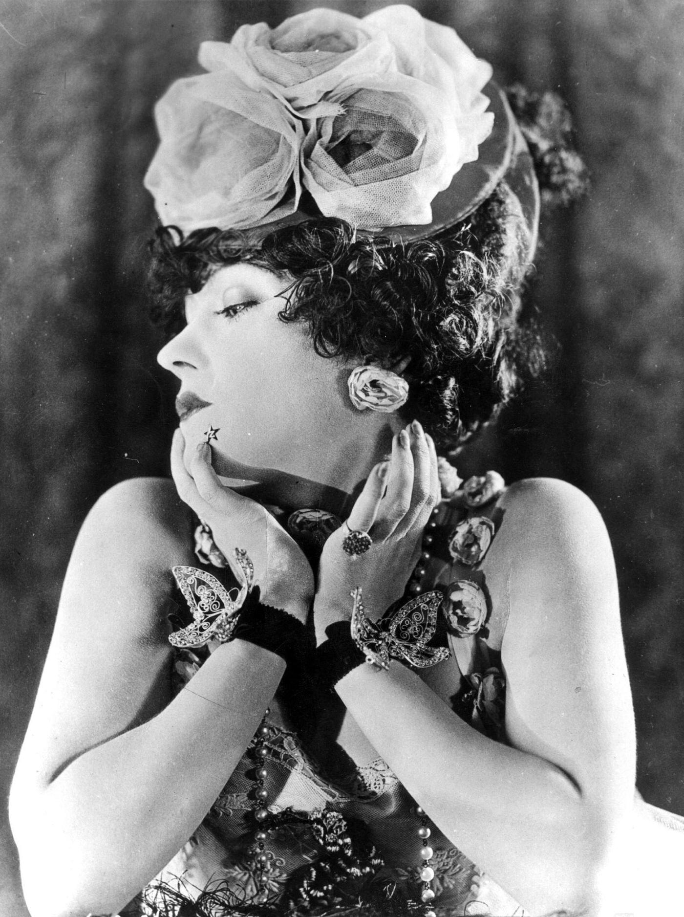 Gloria Swanson .
