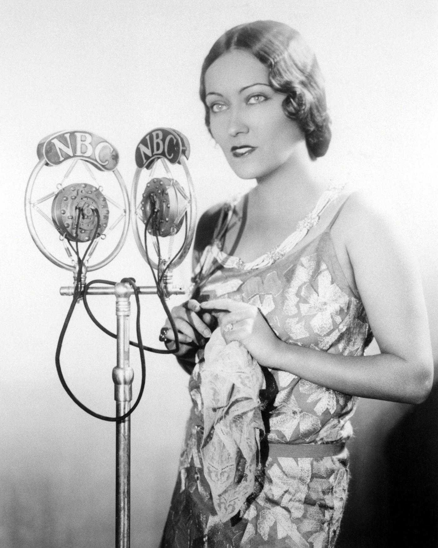 Gloria Swanson Standing At Nbc Microphones, Circa 1925.
