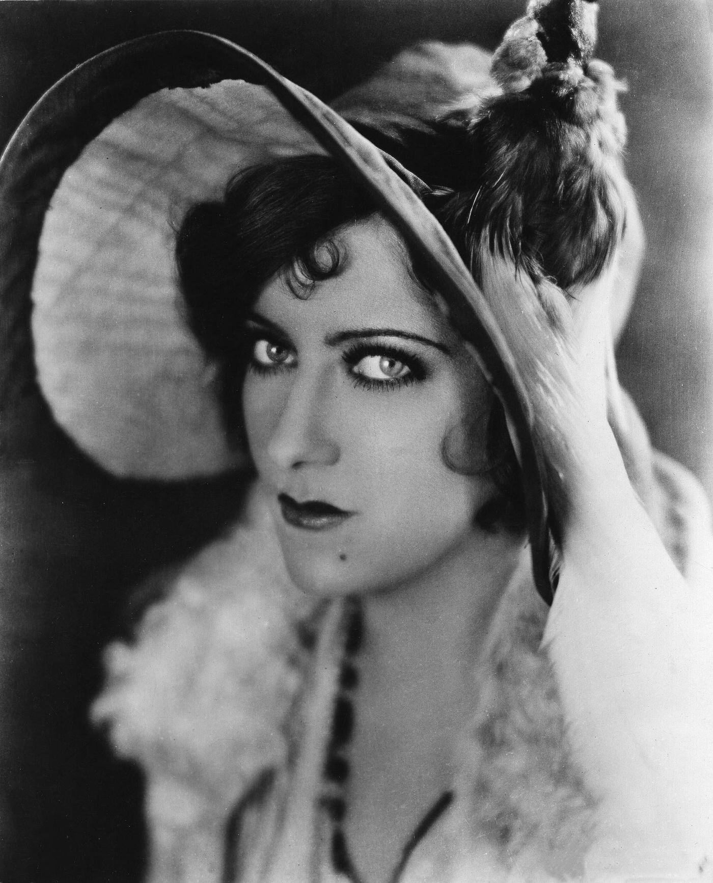 Gloria Swanson: The Unforgettable Screen Siren of Hollywood's Golden Age