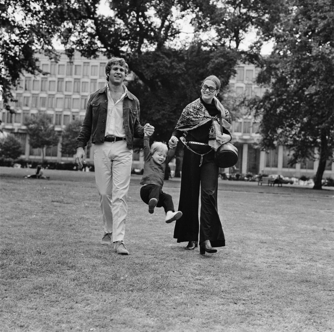 Ryan O'Neal, Leigh Taylor-Young, And Their Son In London, August 1969.