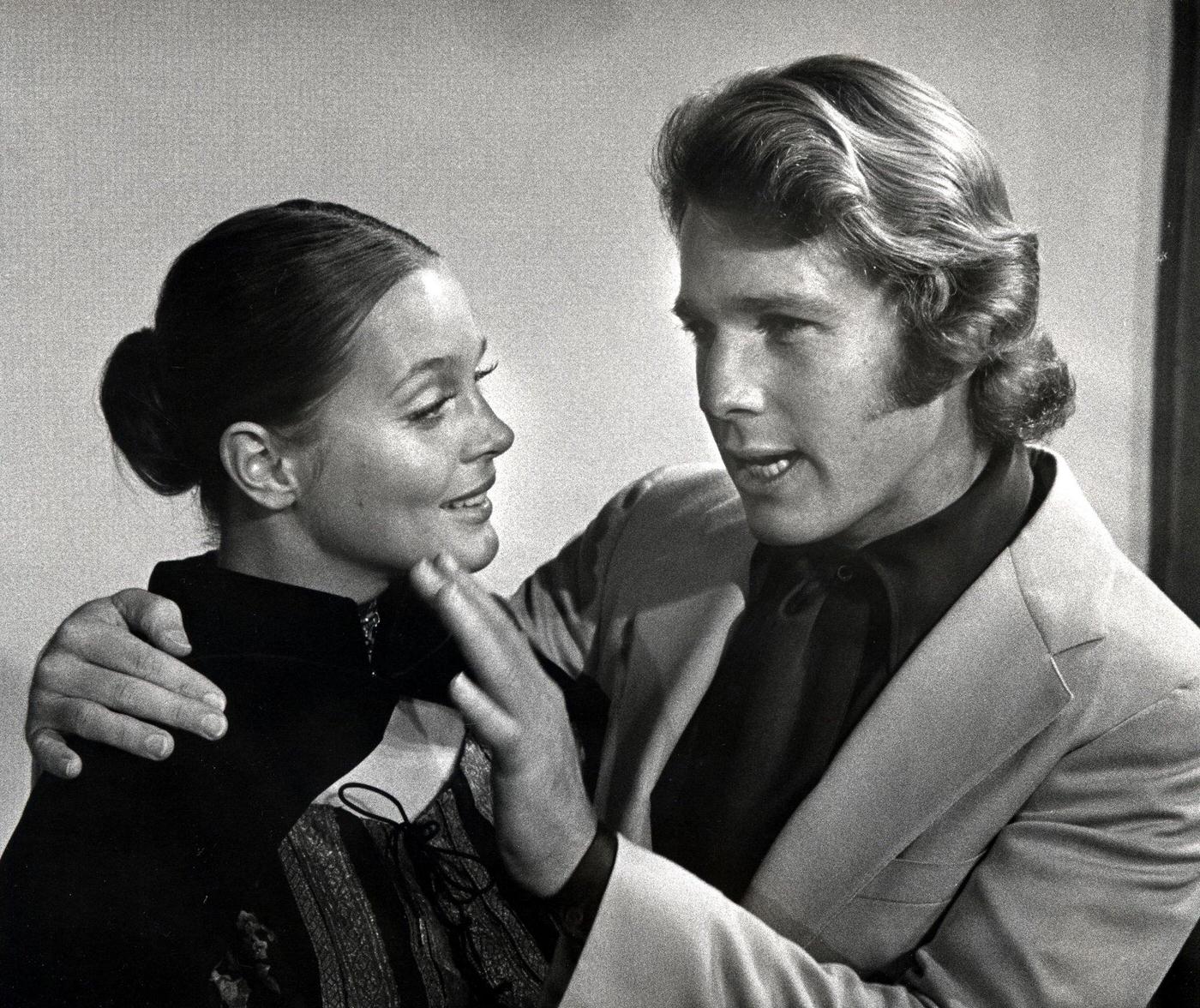 Leigh Taylor-Young And Ryan O'Neal During New York Premiere Of Love Story, 1970.