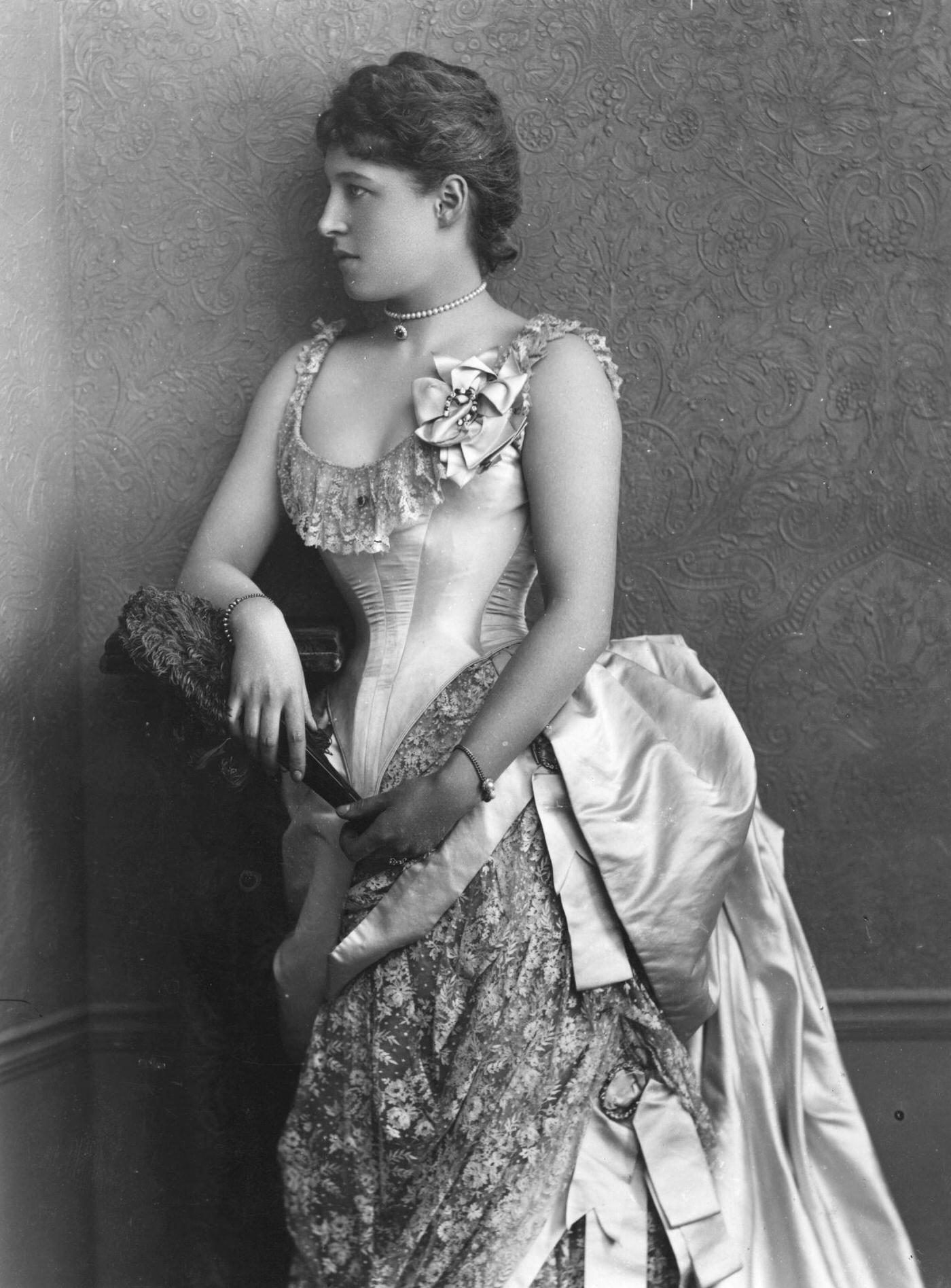 Captivating Portrait Of Lillie Langtry.