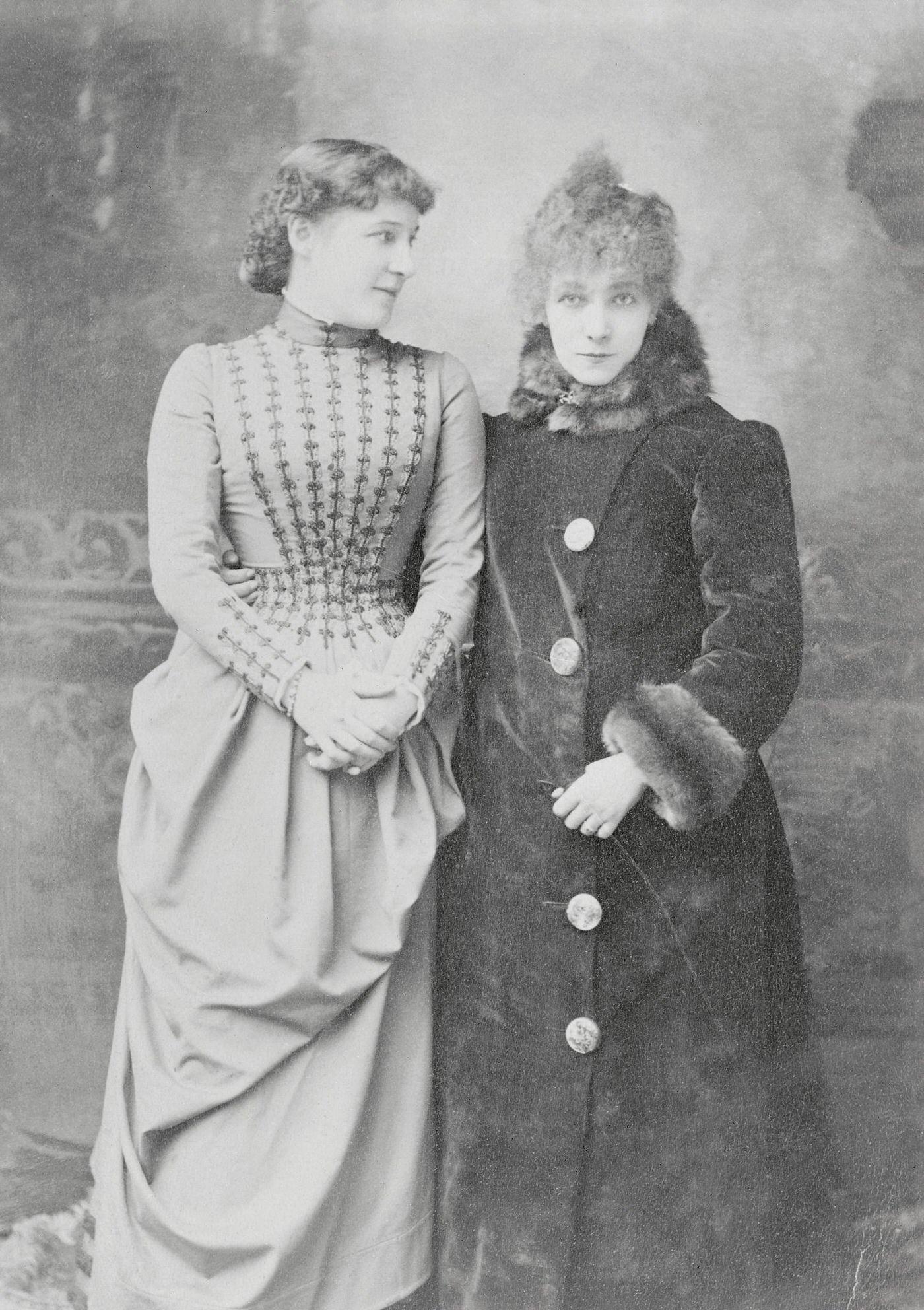 Sarah Bernhardt And Lillie Langtry, Legendary Actresses In Historic Portrait.