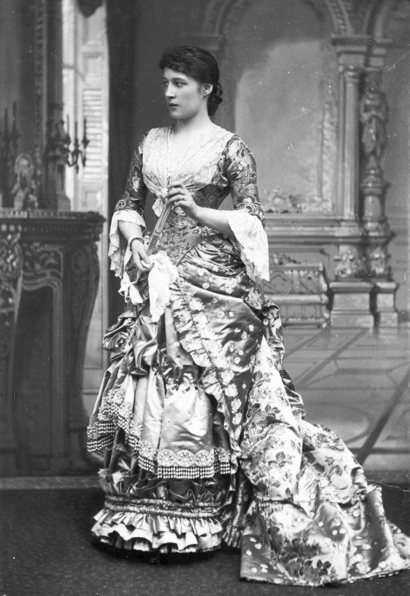 Noted Beauty Lillie Langtry Portrayed In 1881.