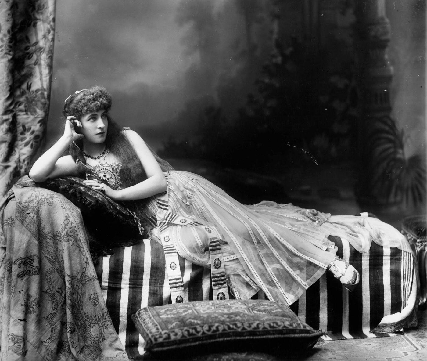 Lillie Langtry As Cleopatra, A Mesmerizing Performance, 1895.