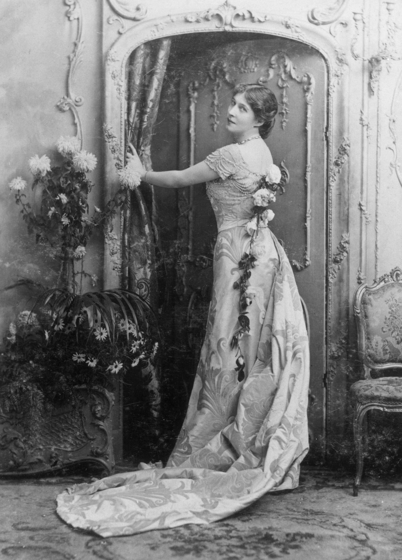 Lillie Langtry Exudes Grace And Charm, 1899.