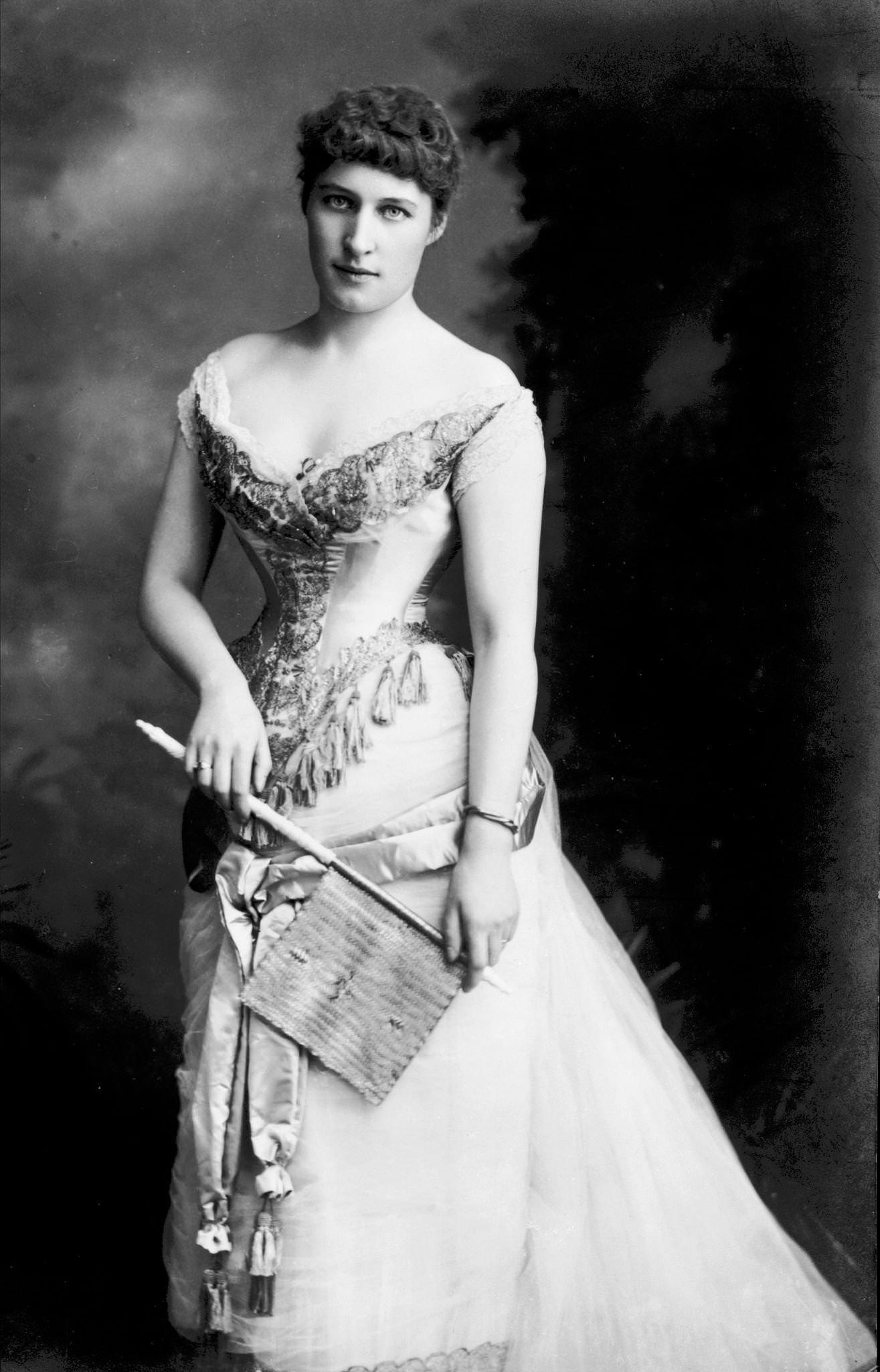 Lillie Langtry, Captured In History'S Lens, A Celebrated Beauty.