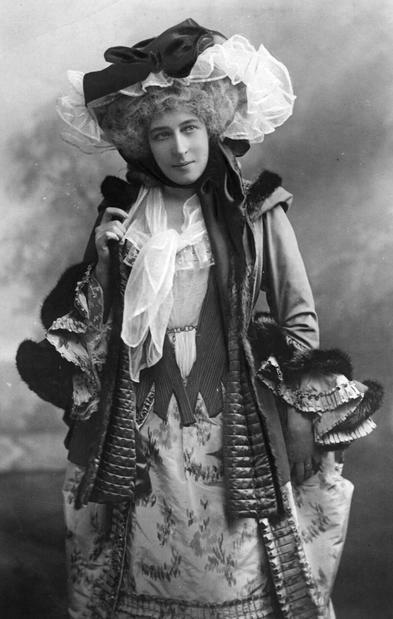 Lillie Langtry'S Allure Shines In Vintage Portrait.