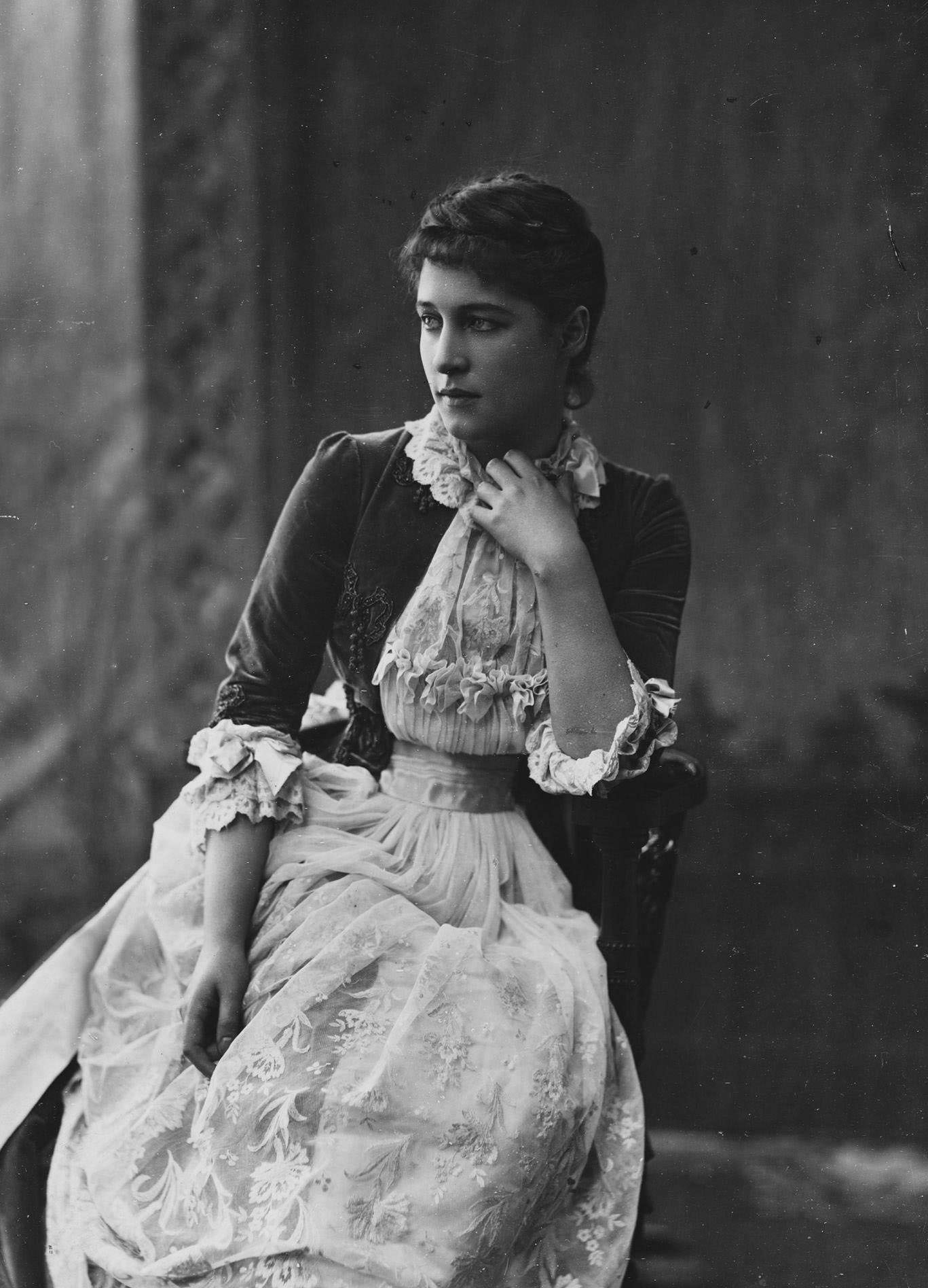 Actress Lillie Langtry, Renowned For Her Beauty And Roles.