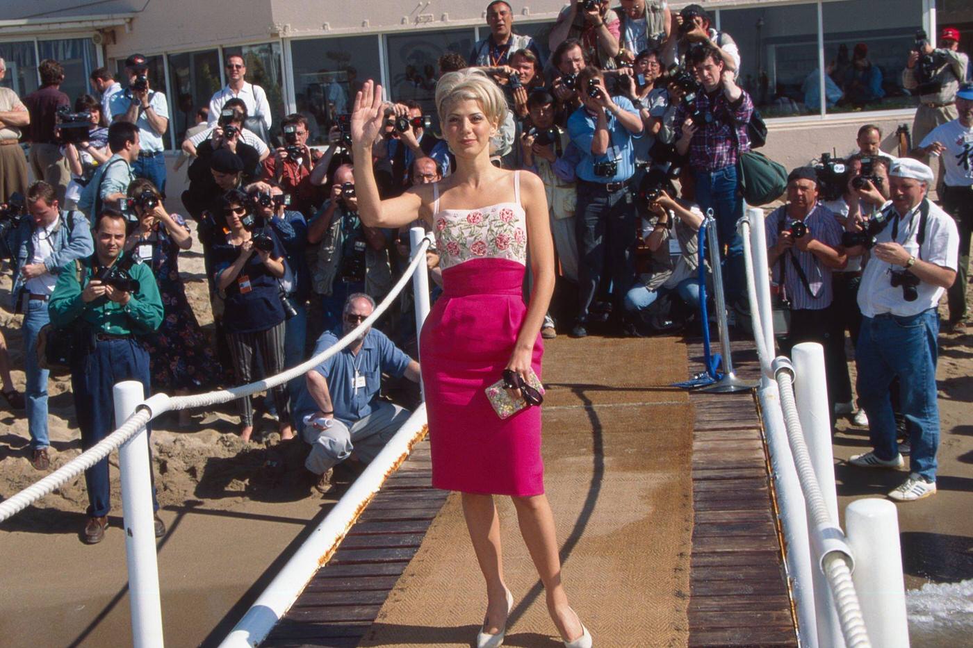 Marisa Tomei Poses At &Amp;Quot;The Perez Family&Amp;Quot; Photocall At Plage Du Majestic During The 48Th Annual Cannes Film Festival In Cannes, France, 1995.