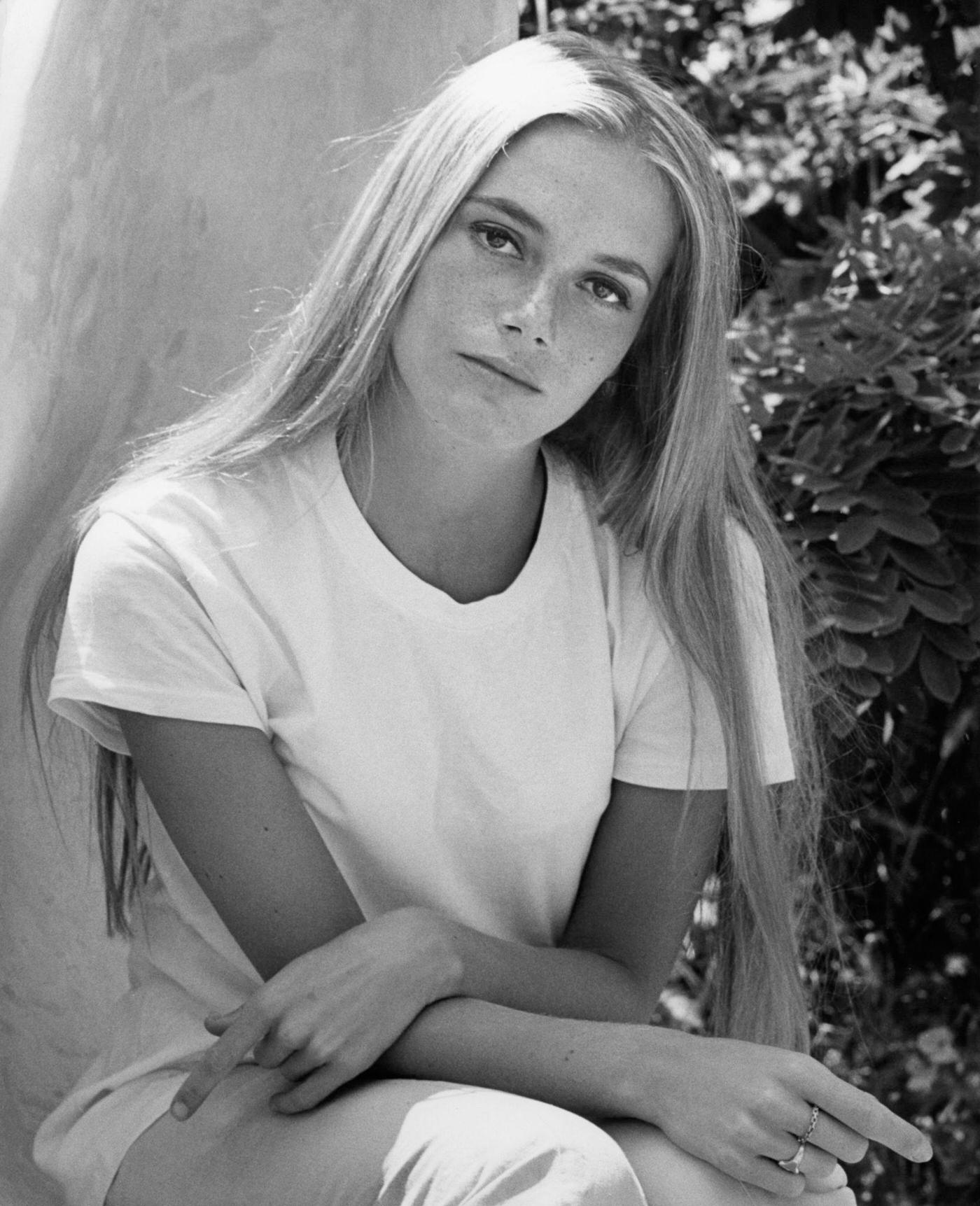 Peggy Lipton: The Quintessential Flower Child and Icon of the ’60s and ’70s