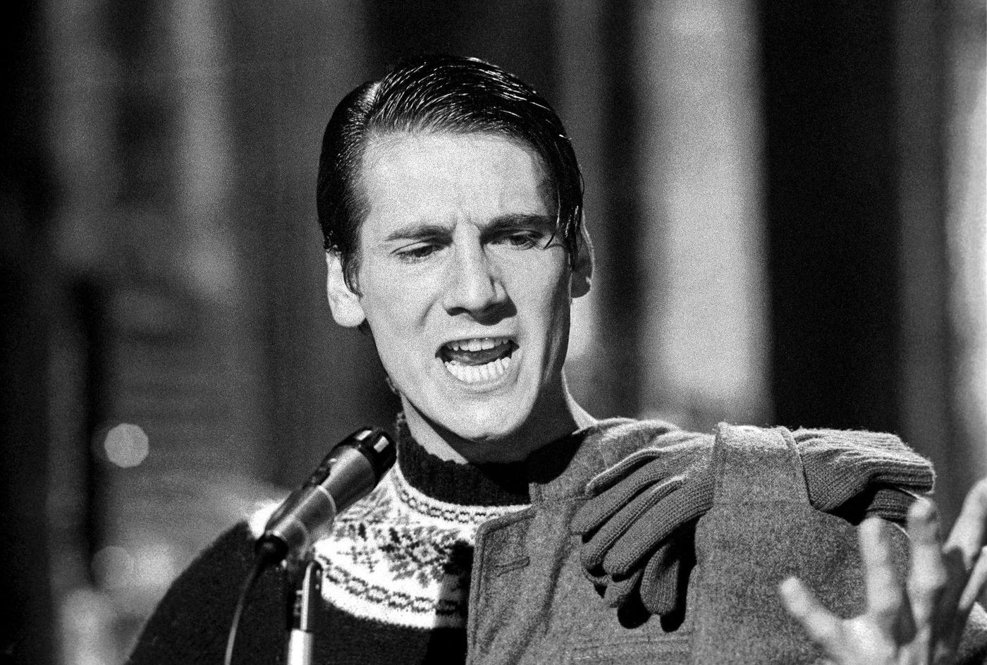 Tony Hadley Of Spandau Ballet Performing At The London Dungeon For Their First Single &Amp;Quot;To Cut A Long Story Short&Amp;Quot;, 1980.