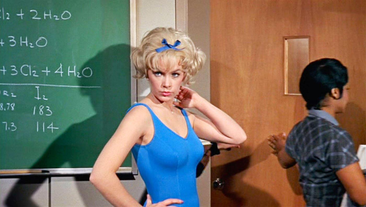 Stella Stevens: Life Story and Fabulous Photos from her Youth