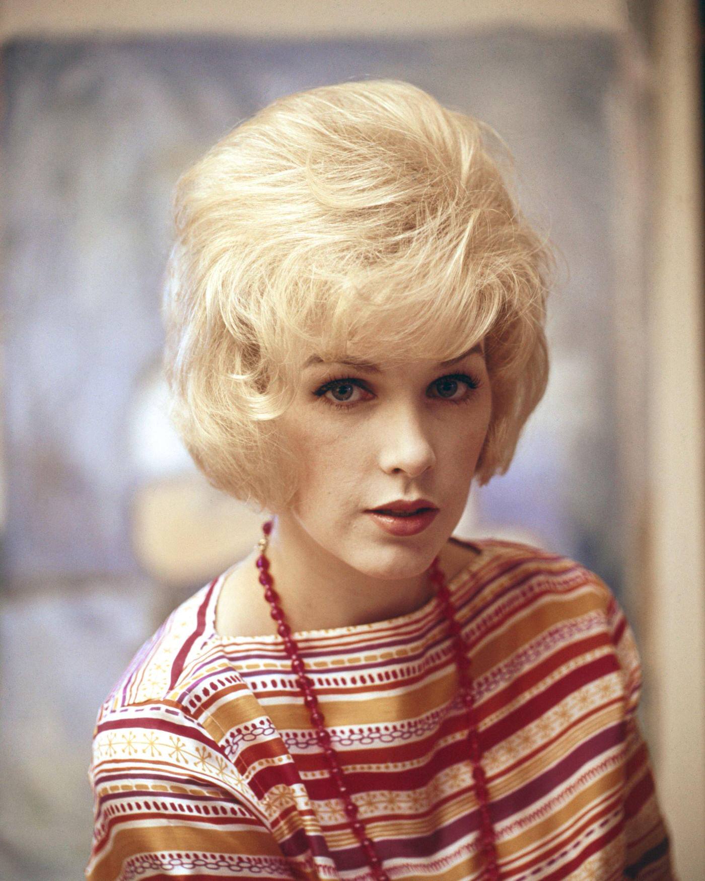 Stella Stevens: Life Story and Fabulous Photos from her Youth