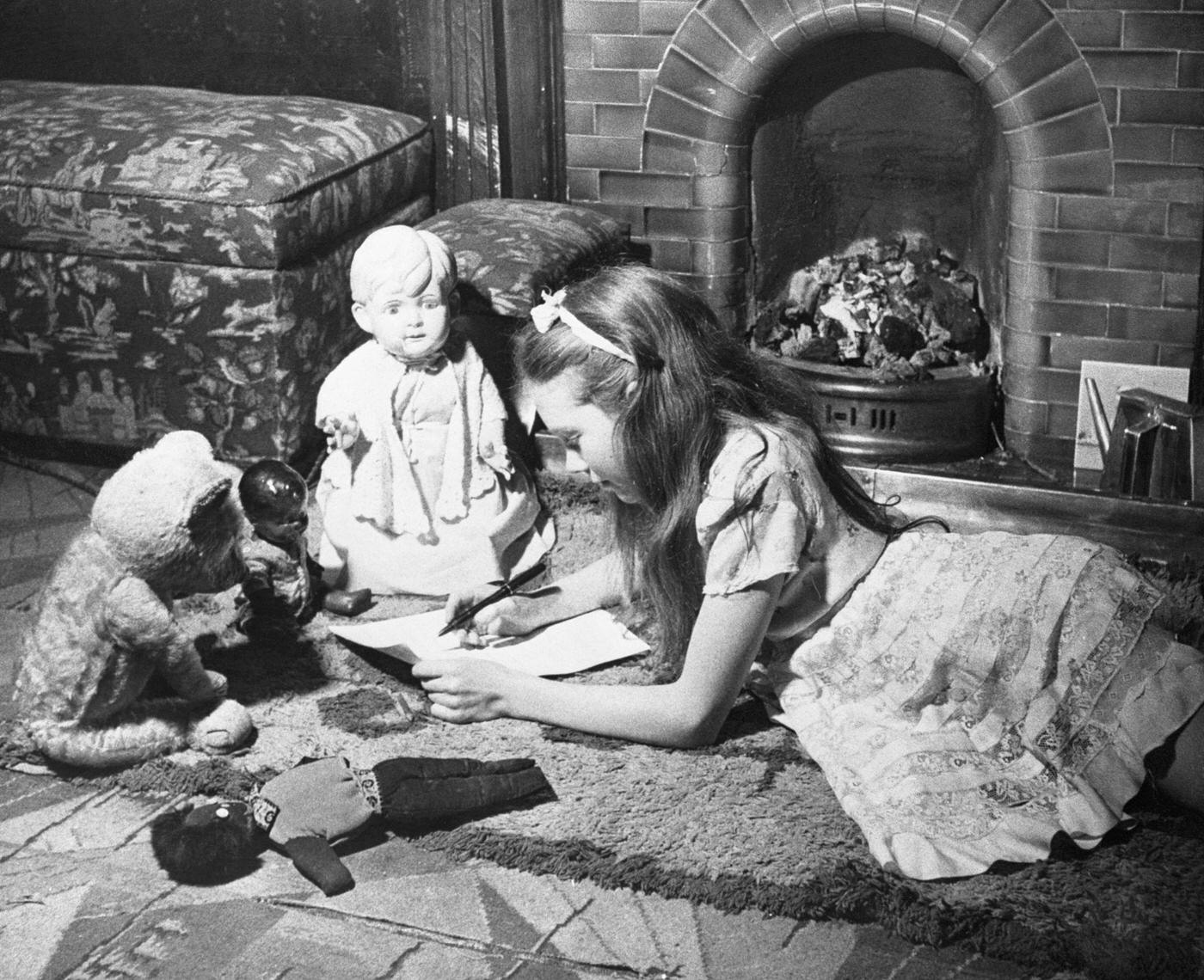 Young Julie Andrews With Her Dolls, Undated.