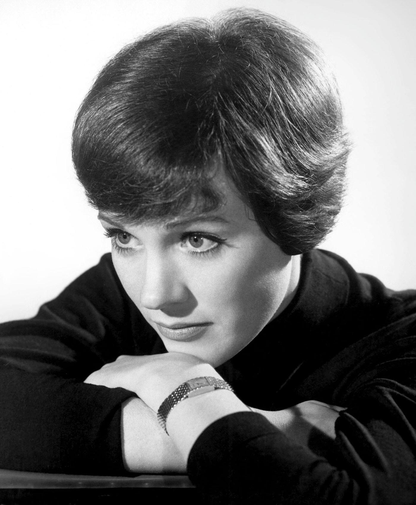 Julie Andrews, 1940S.