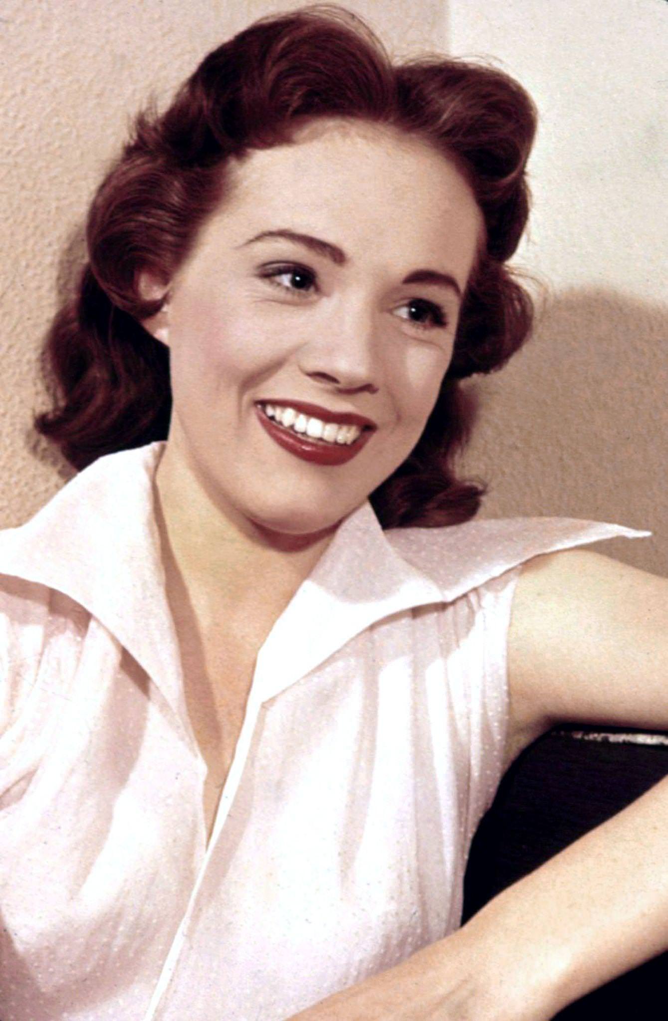 Julie Andrews, 1940S.