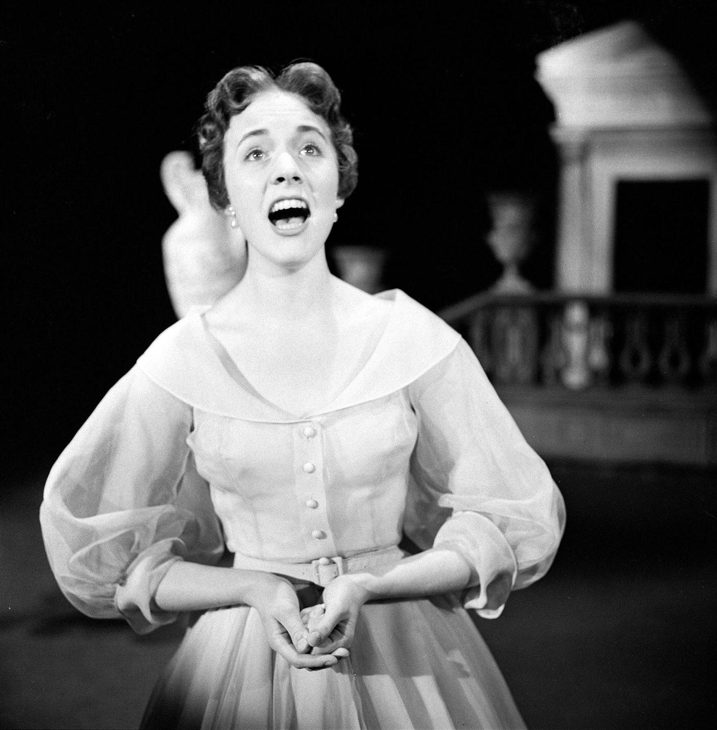 Julie Andrews Sings On &Amp;Quot;The Ed Sullivan Show&Amp;Quot;, 1956.